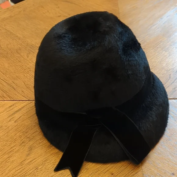 Vintage Su-Zan Originale Martelle Black Women's Cloche Hat with Velvet Ribbon - Picture 9 of 10